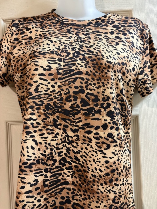 Express Tops - Express Leopard Print Short Sleeve Top in Tan and Black